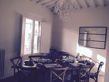 فندق مبيت وإفطار Tornabuoni View 3*