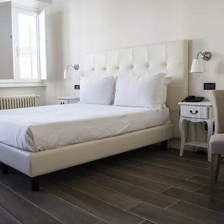 فندق مبيت وإفطار Tornabuoni View 4*